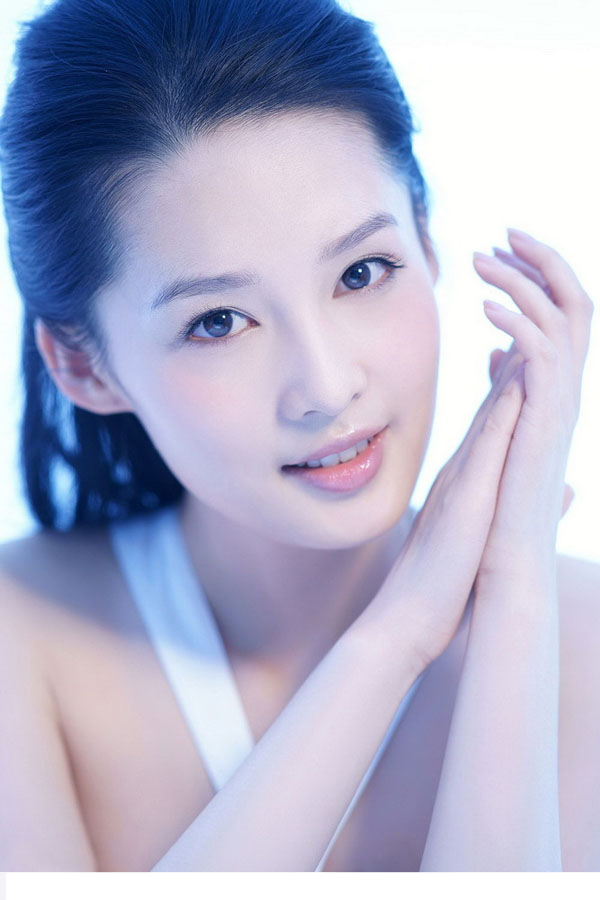 美女李沁粉嫩写真笑颜如花迷人[8]