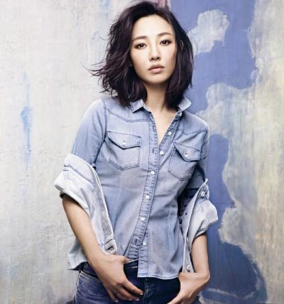 白百何封面大片演绎  牛仔衣服上演小白型女生