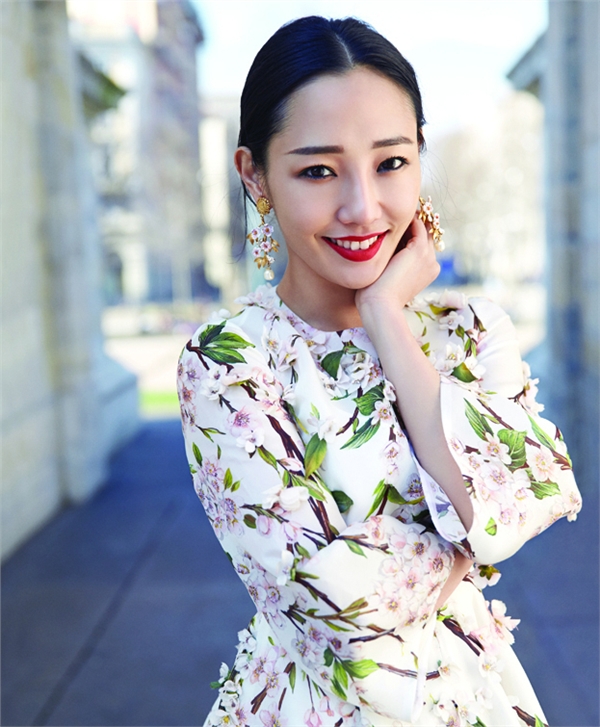 白百何复古红唇画报写真 春季华丽美艳欧美范十足[4]