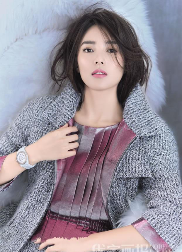 张雨绮婚变后首拍写真 性感依旧[4]