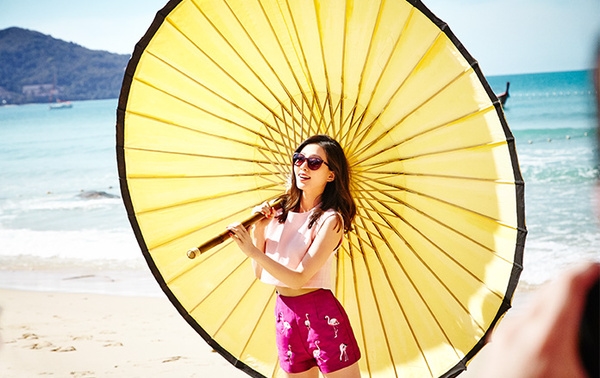 刘诗诗代言Vogue Eyewear 墨镜春夏大片 女神搭配气质[5]