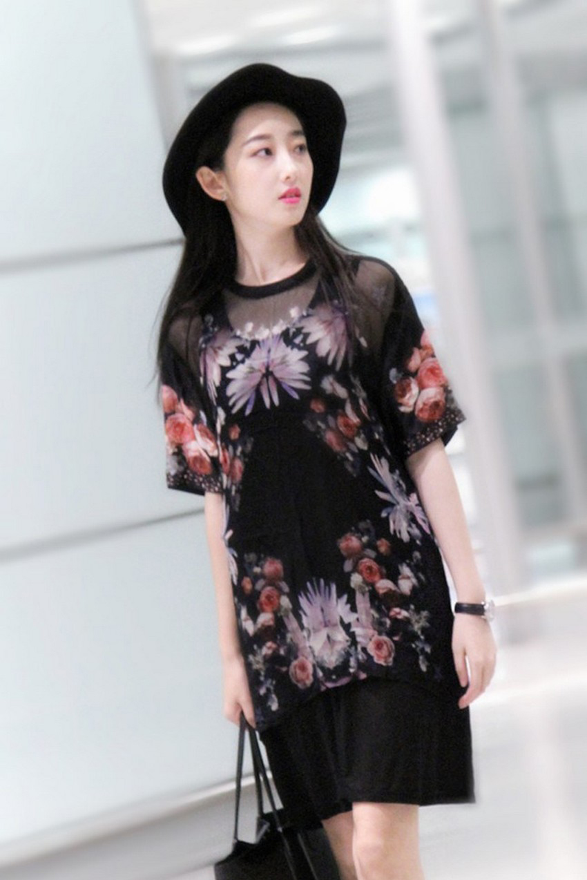 蒋梦婕花朵潮装现身时尚街拍[3]