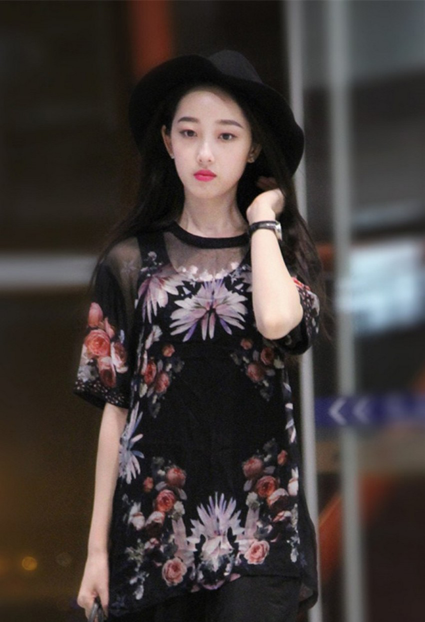 蒋梦婕花朵潮装现身时尚街拍[6]