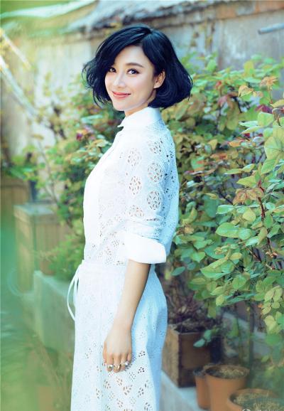 袁姗姗短发清纯写真 笑容甜美活力十足