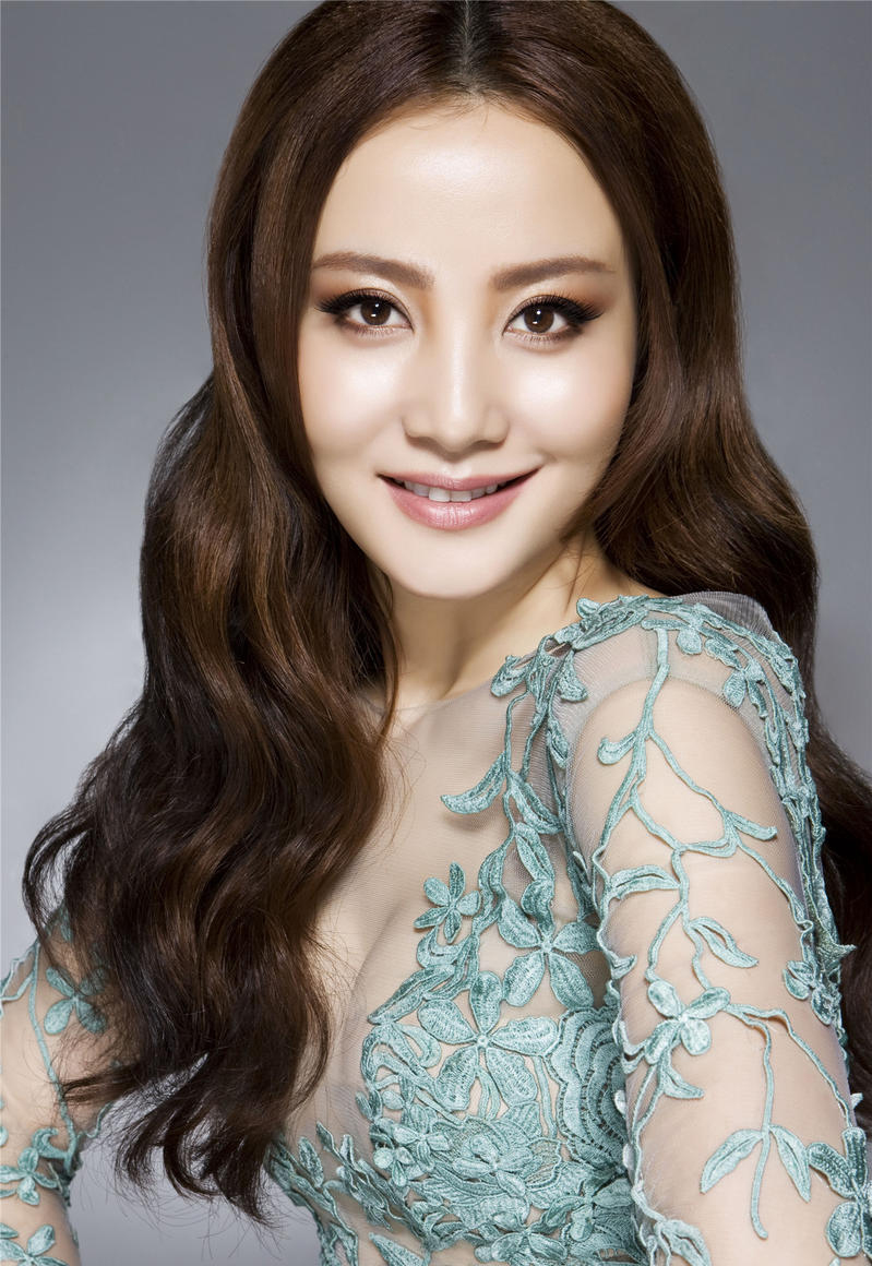 陶红美图秀身材 “逆龄女神”范儿十足[3]