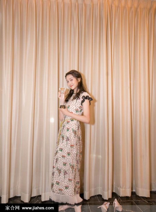 关晓彤薄纱连衣裙美如仙不大长腿一米八视觉感[5]