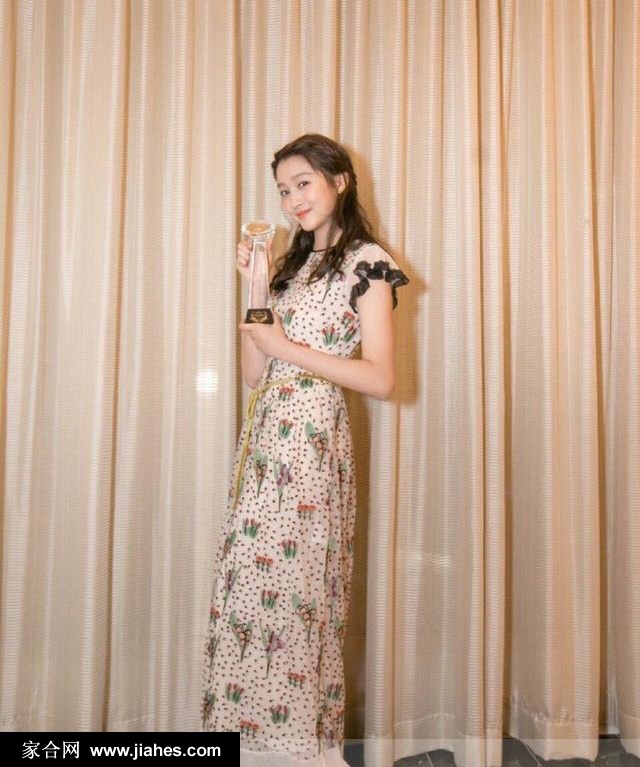 关晓彤薄纱连衣裙美如仙不大长腿一米八视觉感[6]