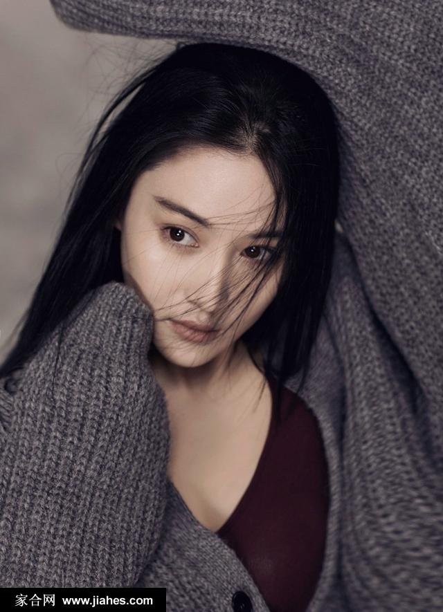 张馨予唯美写真长发飘然淡雅随性[2]