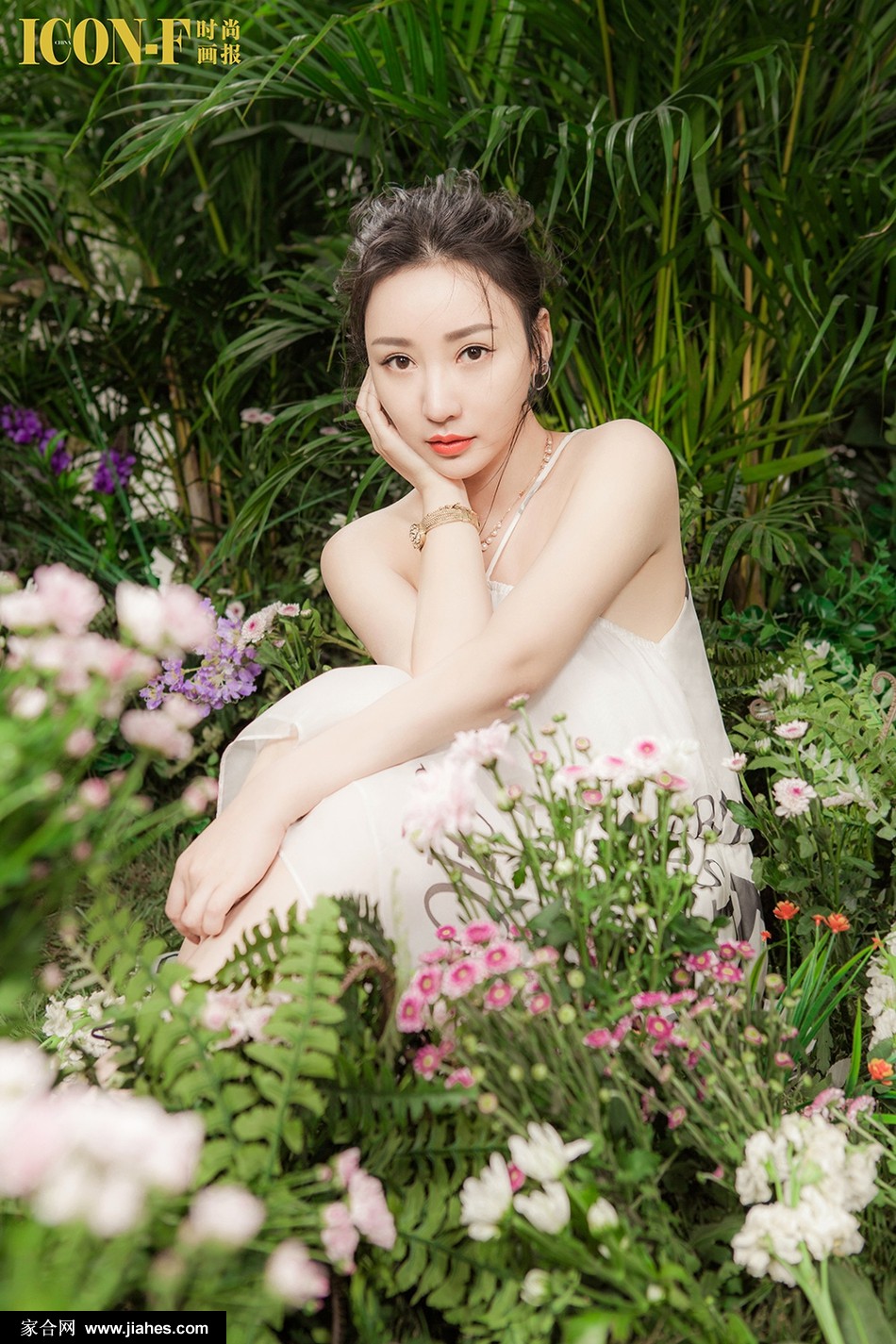 柳岩淡妆出镜仙气十足写真大展现浓郁女人味[8]