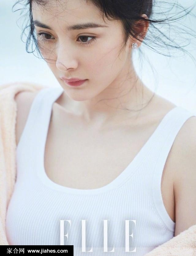杨幂夏日性感封面写真眼神温柔妩媚[3]