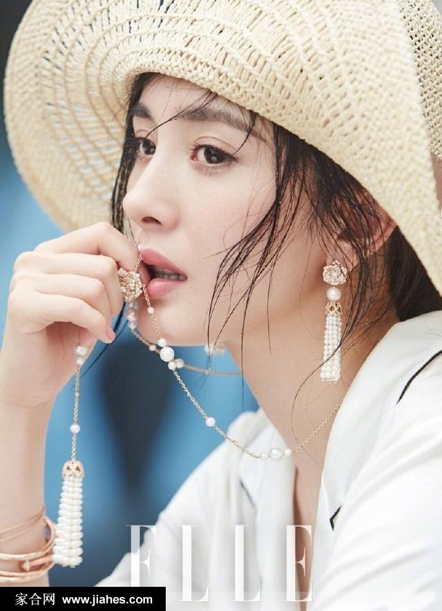 杨幂夏日性感封面写真眼神温柔妩媚[7]