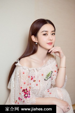 赵丽颖一字肩蕾丝裙仿若花仙子[6]