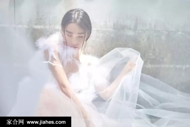 张馨予白纱裙唯美写真充满灵气[6]