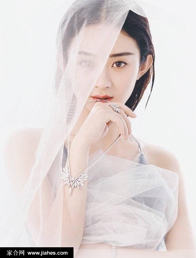 赵丽颖芭莎珠宝时尚大气写真尽显女王范[6]