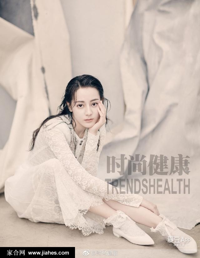 迪丽热巴素净优雅《时尚健康》内页写真大片[5]