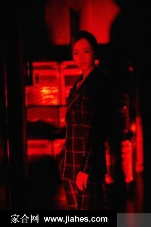 唐嫣帅气格子西装攻气十足写真[5]