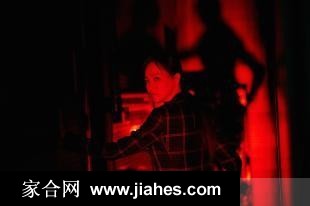 唐嫣帅气格子西装攻气十足写真[9]