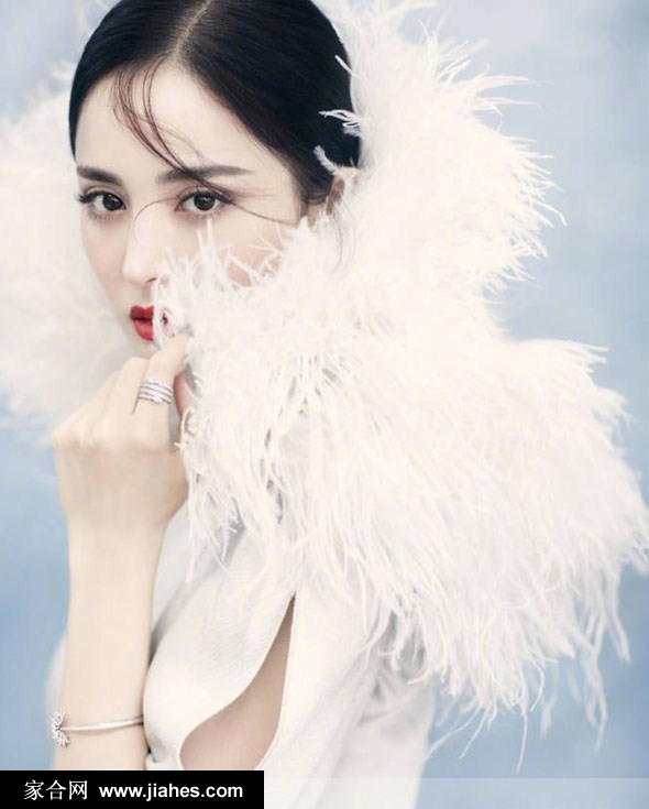 漂亮天鹅颈美女明星古力娜扎冷艳魅惑写真大片[5]