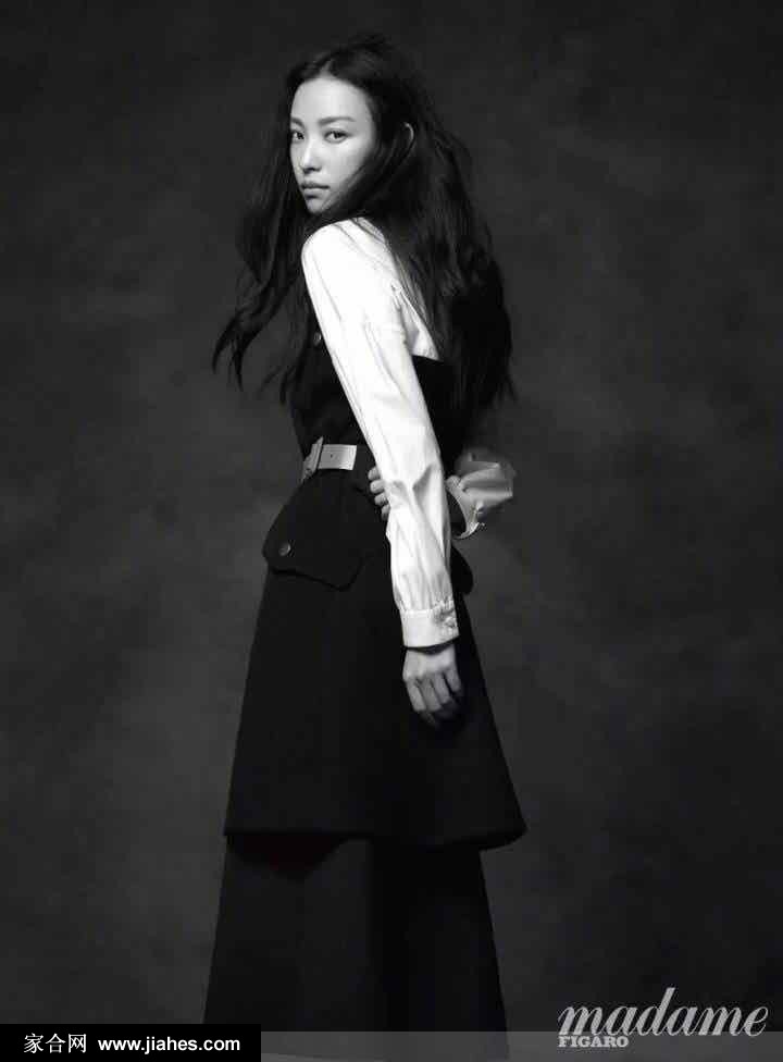 倪妮十二月《MadameFigaro》封面写真黑白素雅十足高级感[5]