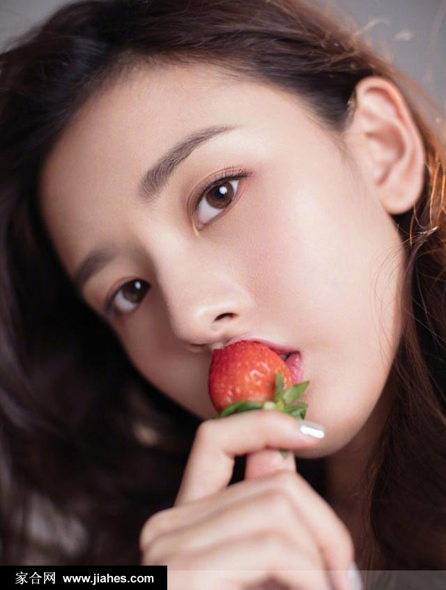 活泼灵动95后少女宋祖儿时尚写真[8]