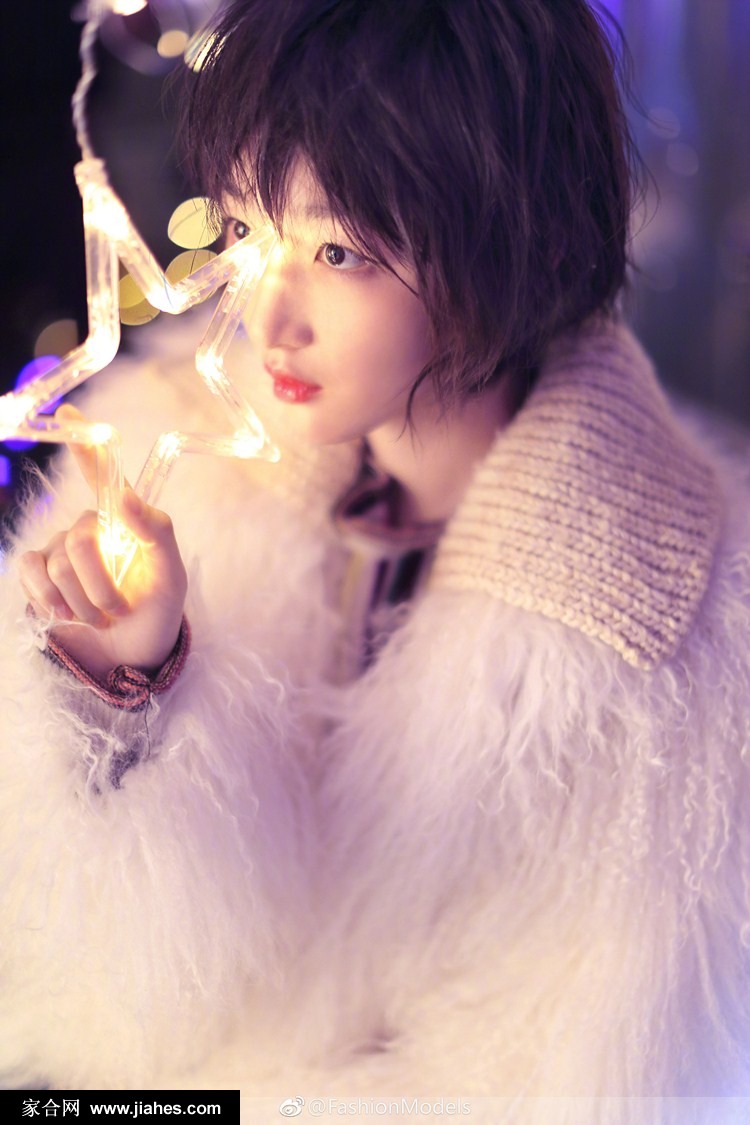 周冬雨《Instyle优家画报》写真星光璀璨化身灵动少女[2]