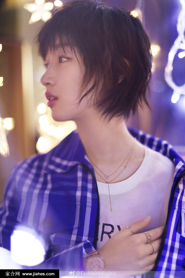 周冬雨《Instyle优家画报》写真星光璀璨化身灵动少女[4]