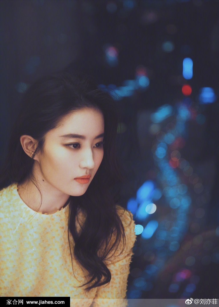 刘亦菲鹅黄色礼服明艳动人美拍[4]