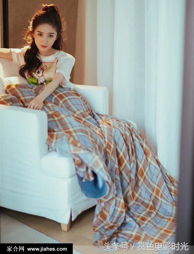杨幂身穿蓝黄格子裙化身“少女幂”图片[2]