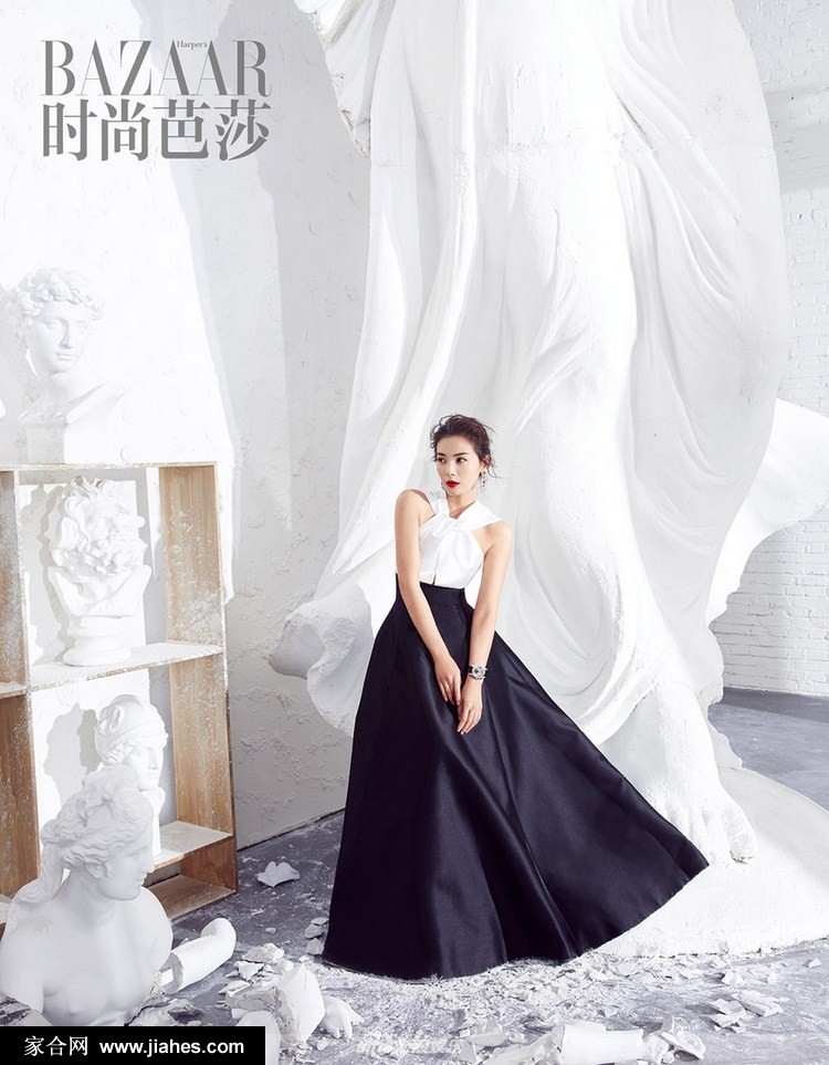 气质美女刘涛《时尚芭莎》开年封面大片黑白LOOK优雅大气[4]