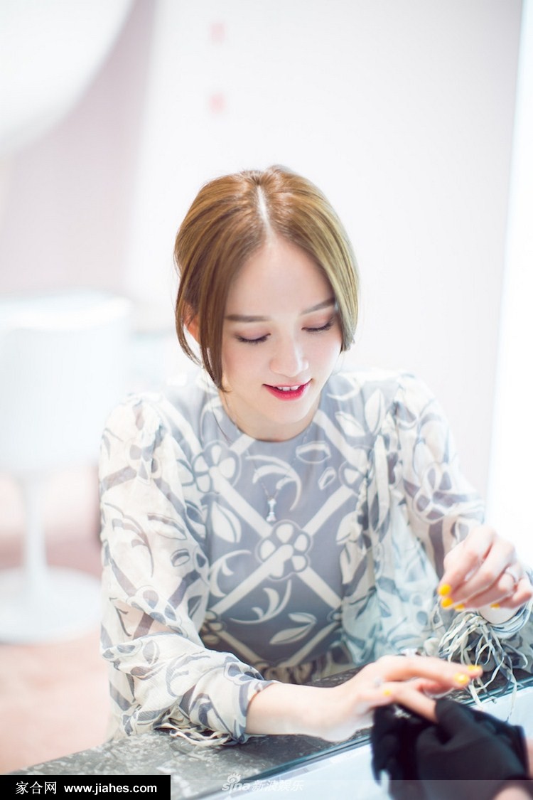 陈乔恩一袭薄纱连衣长裙唯美动人似仙子[4]