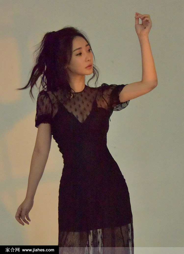 柳岩深V蕾丝透视裙美背香肩白嫩玉腿性感写真图片[5]