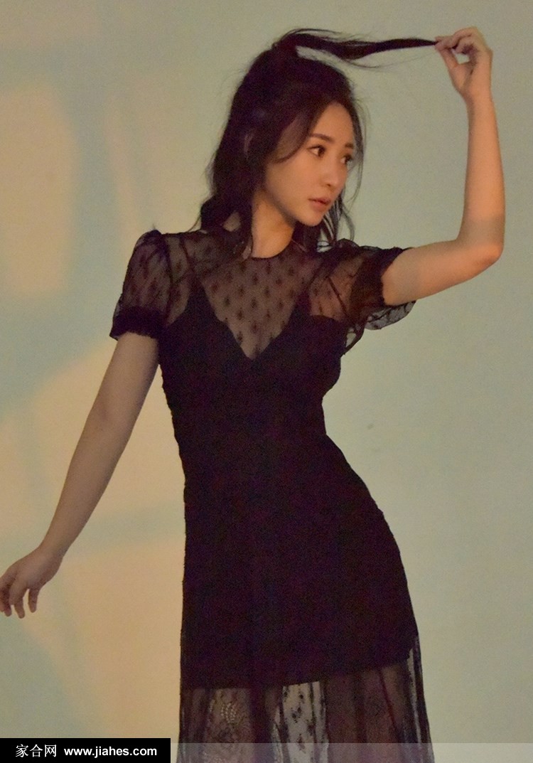 柳岩深V蕾丝透视裙美背香肩白嫩玉腿性感写真图片[10]