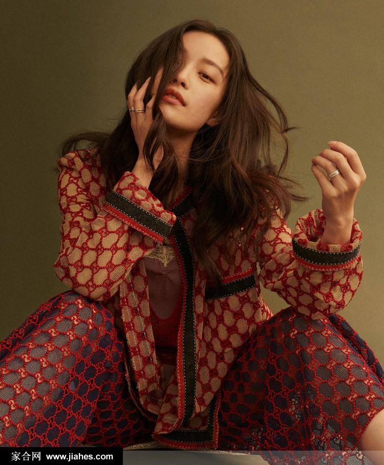 谋女郎倪妮高挑身材复古红唇低眉浅笑时尚写真图片[4]