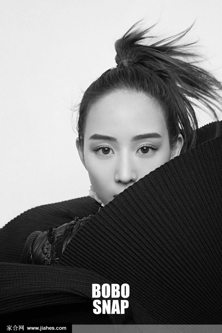 张钧甯高束马尾妆容英气散发冷感魅力写真图片[3]