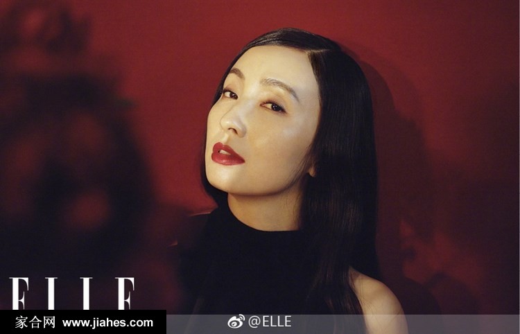 小陶虹妩媚红唇长发披肩迷人熟女味写真图片[2]