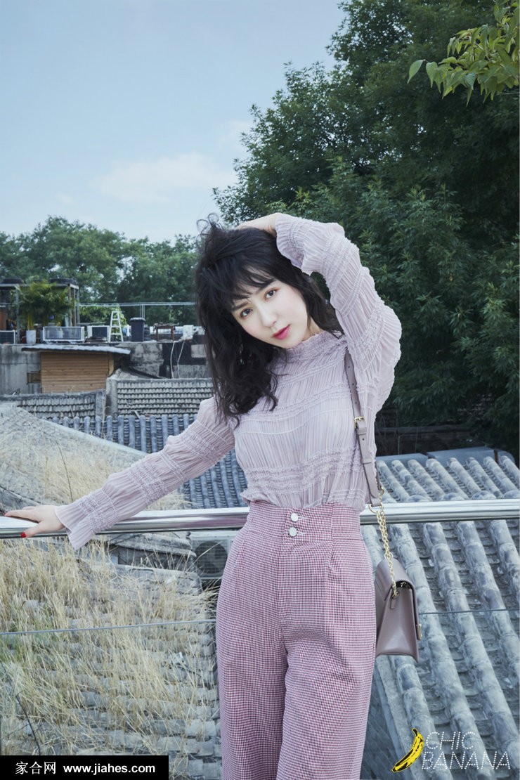 娄艺潇化身摩登女郎复古妆容造型多变时尚写真图片[8]