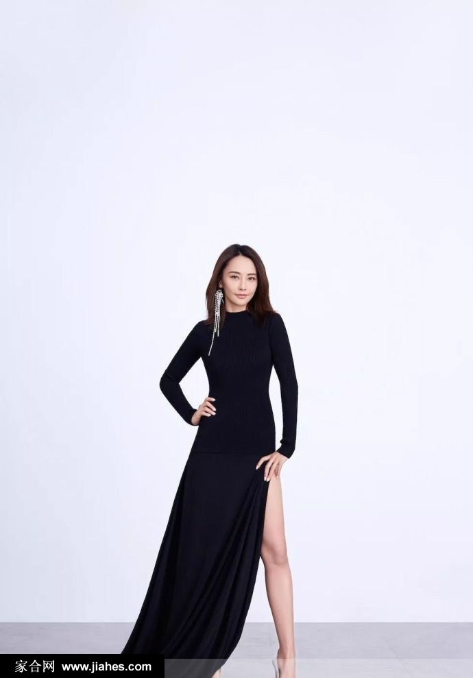 马雅舒高叉裙性感侧漏同框混血儿女互动写真图片[6]
