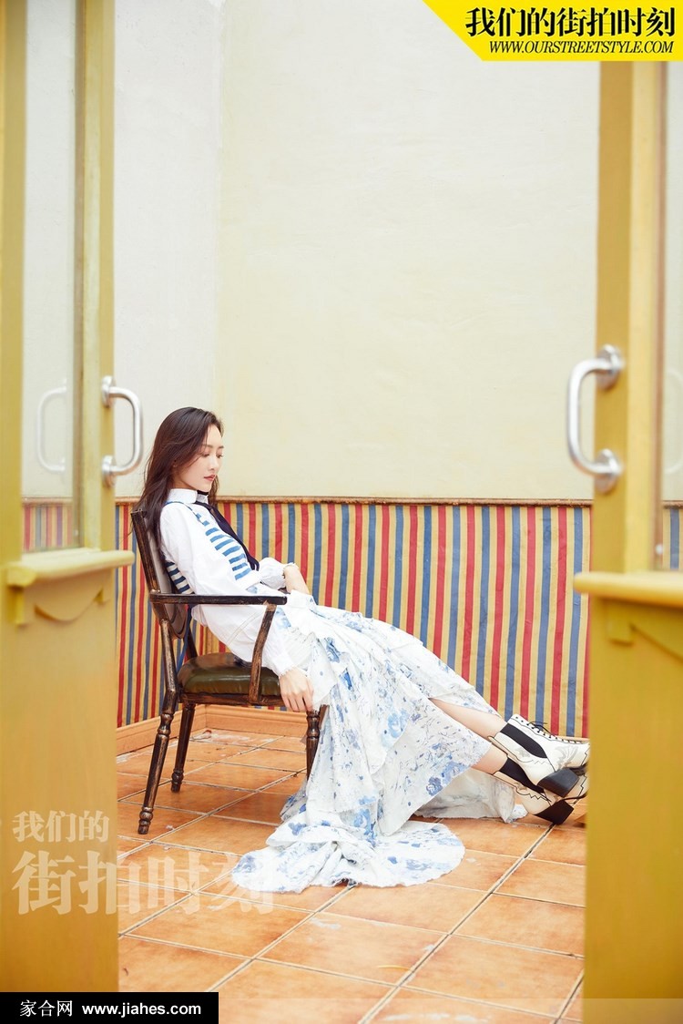 王鸥条纹针织搭白色长裙气质优雅初秋时尚写真图片[5]