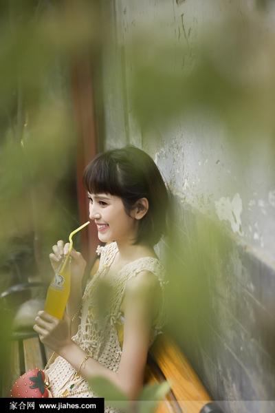 肖茵森女系穿搭苹果头发型俏皮灵动夏日写真图片