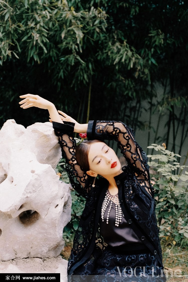 魏姐吴谨言复古妆容古典风造型眉目如画写真图片[9]