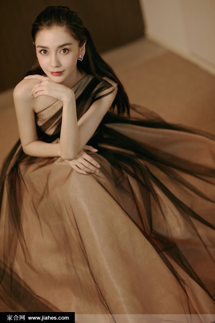 杨颖黑纱翻墨礼服露香肩精致妆容女人味十足图片[3]