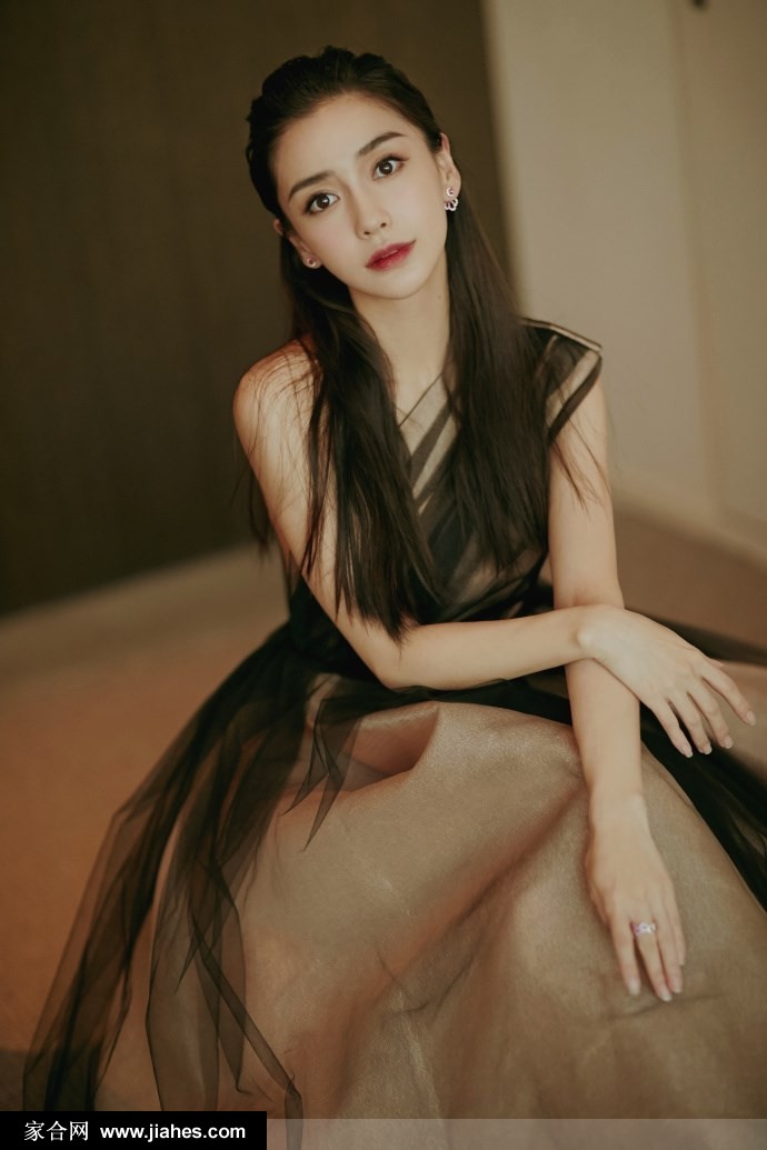 杨颖黑纱翻墨礼服露香肩精致妆容女人味十足图片[4]