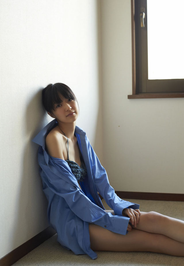 逢泽莉娜比基尼秀诱人身材[6]