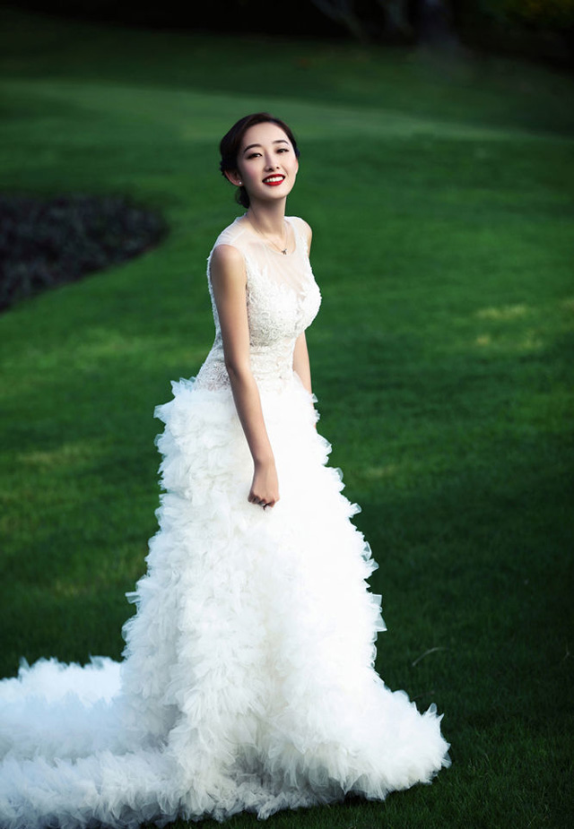 蒋梦婕白色婚纱尽显女神范[6]