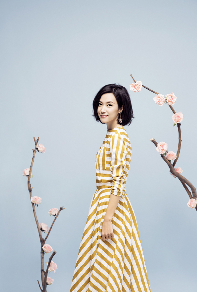 徐静蕾清新写真 时尚靓丽美极了[5]