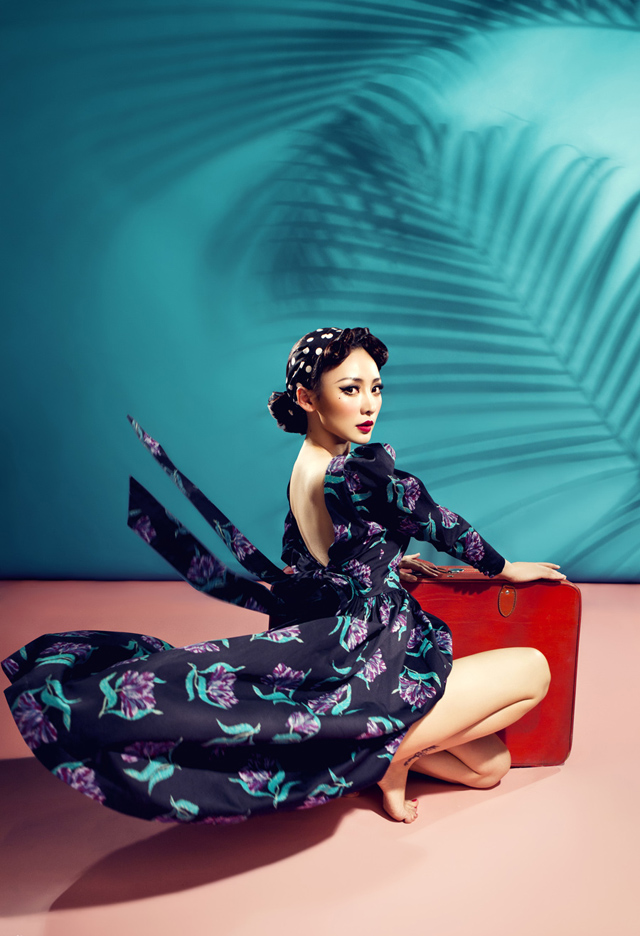 性感美女柳岩变身复古画报女郎[12]