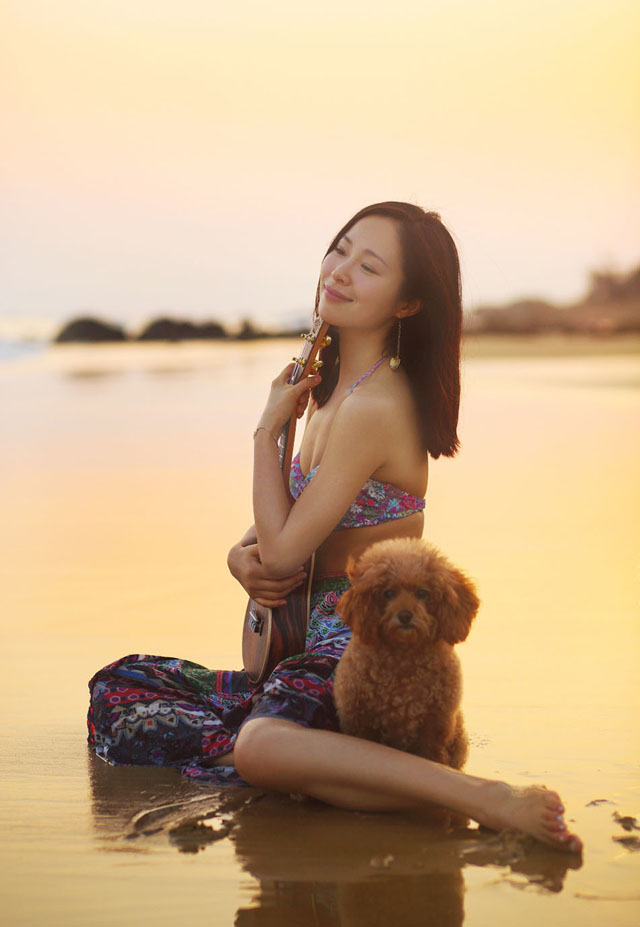 江一燕比基尼沙滩写真性感妩媚[3]