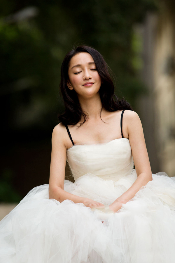 周迅古灵精怪短发变撒娇少女[2]