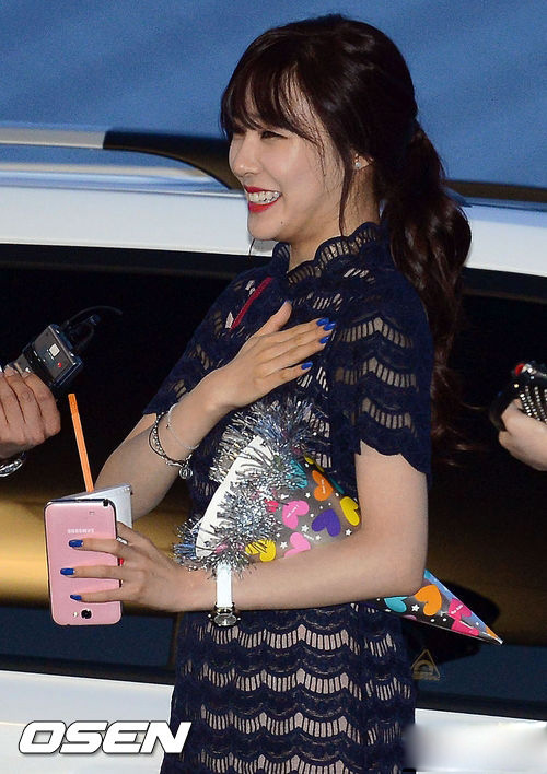 少女时代金泰妍Tiffany时尚现身仁川机场[5]