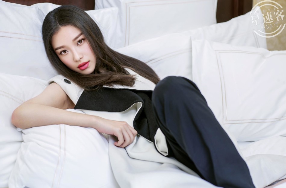 倪妮最新时尚写真冷艳妆容艳惊四座[6]